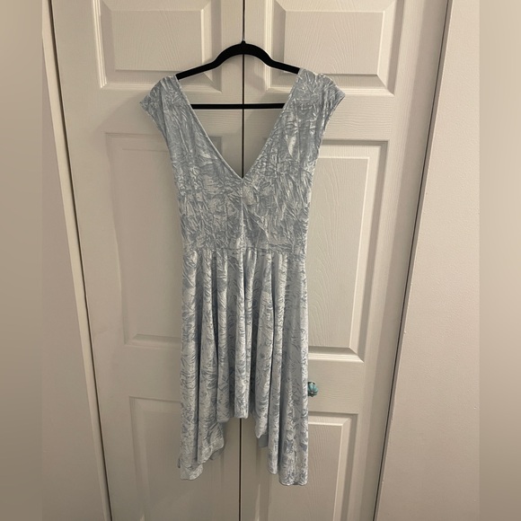 NWOT Urban Outfitters Corina Velvet Short Sleeve Minidress - Picture 4 of 5